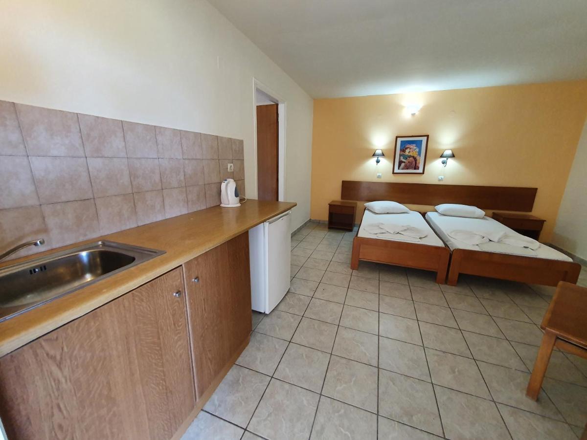 Vivian Hotel Laganas Exterior photo